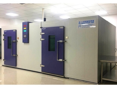 大型步入式高溫老化房安裝現場